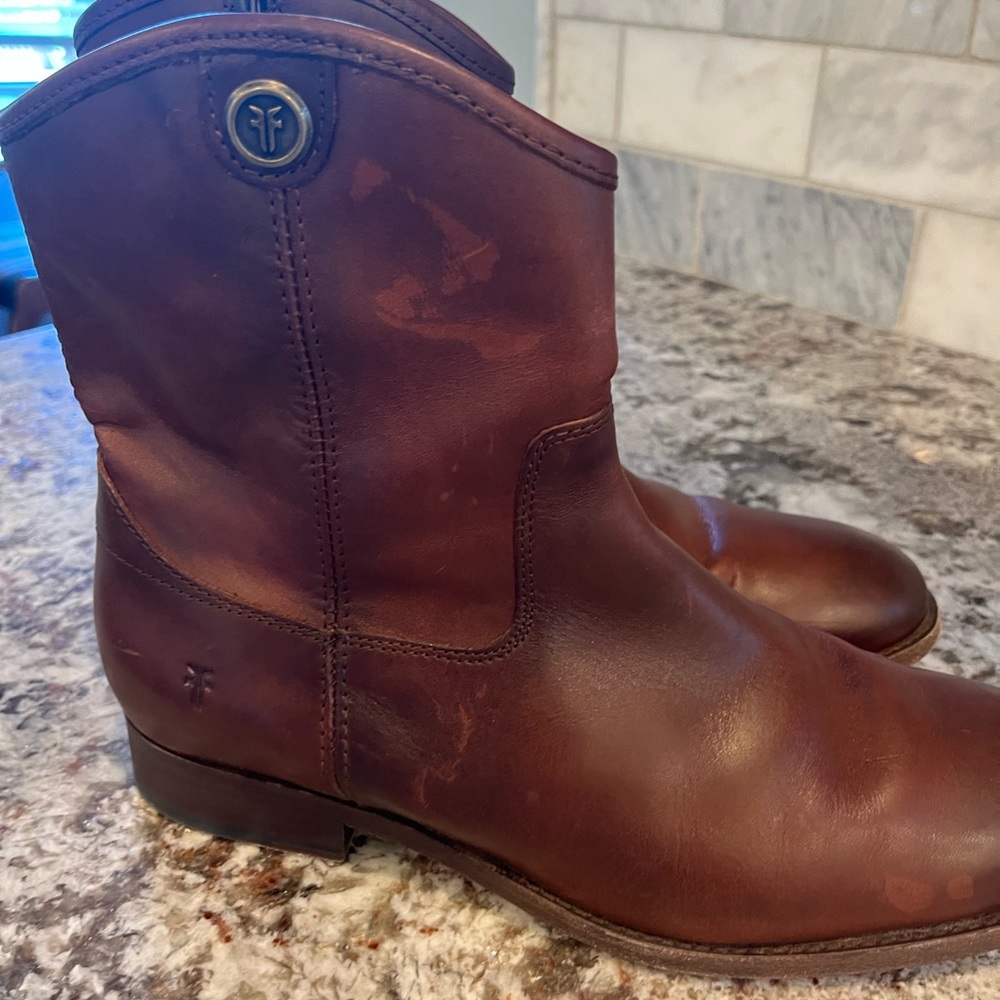 FRYE MELISSA BUTTON SHORT 2 BOOTS REDWOOD Size 9